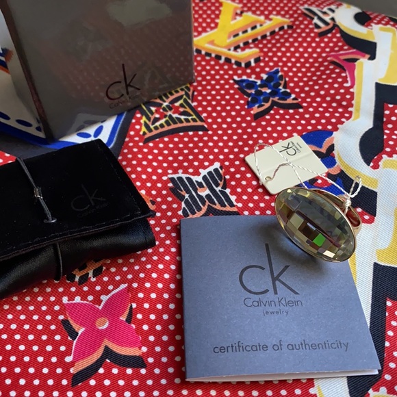 Calvin Klein Gold Tone Faceted Ring Size 8 NWT - Picture 5 of 10